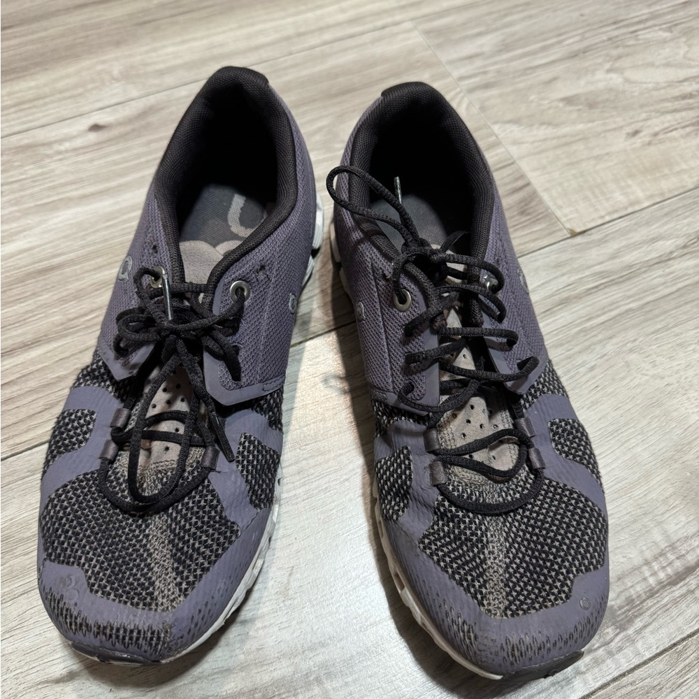 On Running Black Athletic Shoes‎ Lightweight Mesh Design On Cloud.